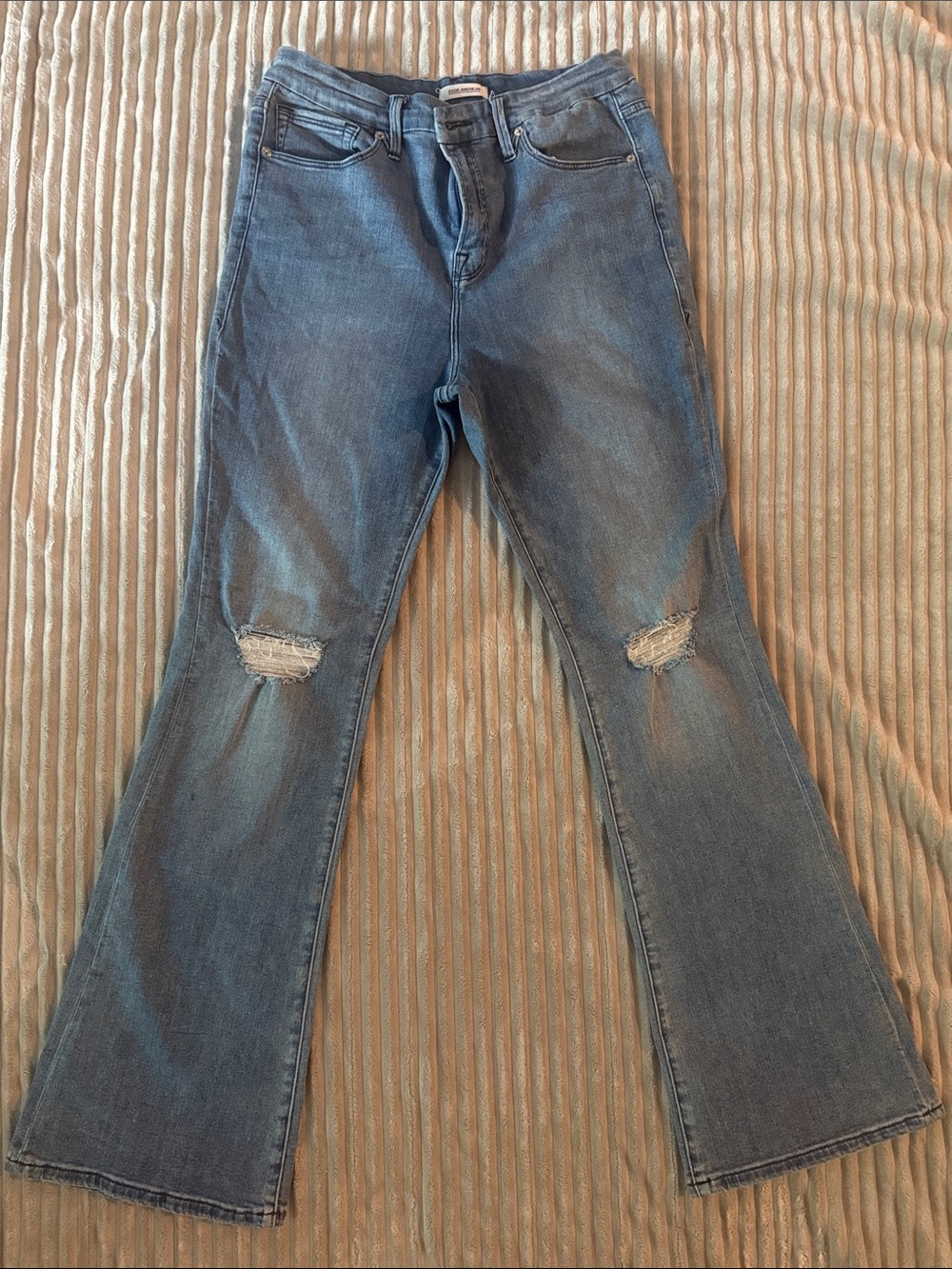 Good American Blue Flared Jeans with Knee Distress